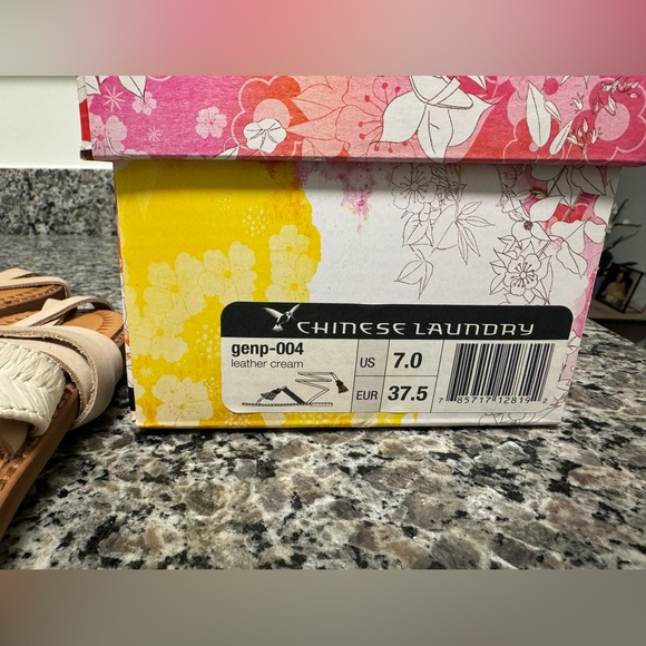 Chinese Laundry Giordana Sandal - Picture 4 of 6